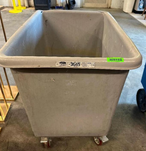 8.5 CU FT RUBBERMAID HOPPER CART.
