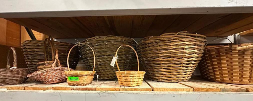 (1) LOT OF ASSORTED WICKER BASKETS.