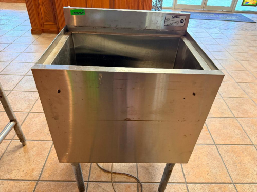 KROWNE STAINLESS ICE KEEPER.