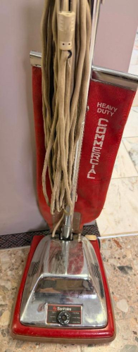 SANITAIRE COMMERCIAL VACUUM CLEANER.