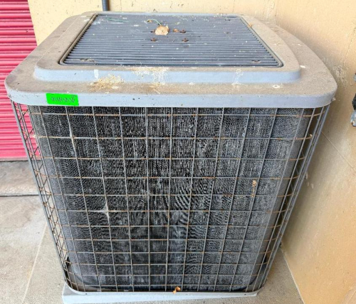 COMMERCIAL SPLIT-SYSTEM AIR CONDITIONING CONDENSER UNIT WITH TOP-MOUNTED FAN AND PROTECTED CONDENSER COIL.