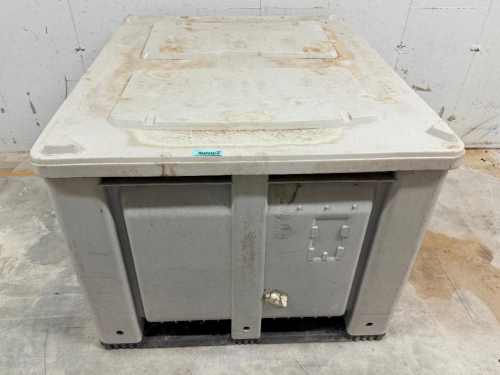 HEAVY-DUTY INSULATED BULK STORAGE CONTAINER WITH REMOVABLE TWO-PIECE LID, MOLDED POLYETHYLENE CONSTRUCTION, FORKLIFT / PALLET JACK ACCESS BASE, AND RECESSED SIDE PANELS.