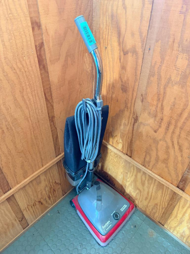 SANITAIRE COMMERCIAL VACUUM CLEANER.