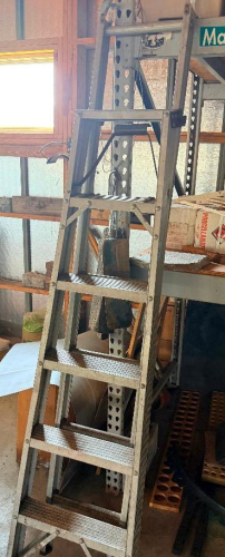 16' ALUMINUM EXTENSION LADDER.