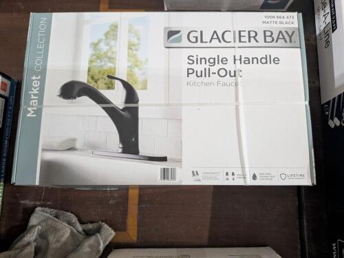 GLACIER BAY MARKET SINGLE-HANDLE PULL-OUT KITCHEN FAUCET, MATTE BLACK (HD67737-0010H) - NEW, STRAPPED