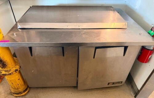 TRUE 48" TWO-DOOR REFRIGERATED SANDWICH / SALAD PREP TABLE WITH STAINLESS STEEL EXTERIOR, TWO SOLID SWING DOORS, INTERIOR WIRE SHELVING, REAR-MOUNTED REFRIGERATION SYSTEM, AND TOP PREP PAN COMPARTMENT WITH STAINLESS STEEL HINGED COVER.