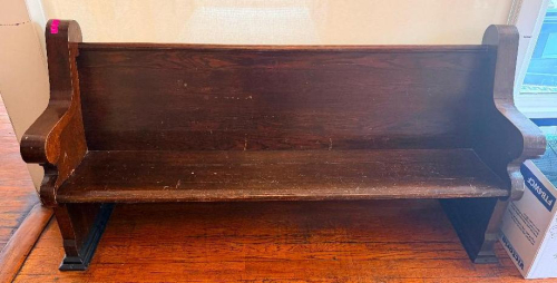 78" HARDWOOD CHURCH PEW BENCH SEAT W/ DARK FINISH.