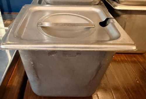 (5) 1/6TH SIZE STAINLESS INSERTS W/ LIDS