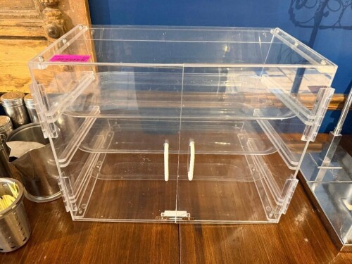 COUNTER TOP PLASTIC COOKIE / PASTRY MERCHANDISER.