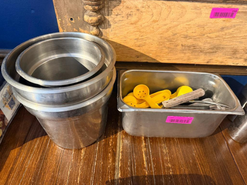 (3) ASSORTED ROUND STAINLESS INSERTS AND (1) LOT OF PORTION SERVERS.