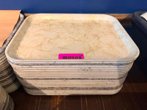 (20) 1/2 SIZE PLASTIC CAFETERIA TRAYS. ( ASSORTED TAN AND GRAY )