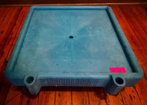 PLASTIC GLASS RACK DOLLY.