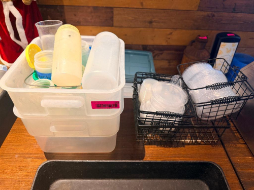 (1) LOT OF ASSORTED PLASTIC BOTTLES AND CONTAINERS.