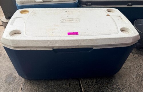 COLEMAN 50 QT PLASTIC COOLER.