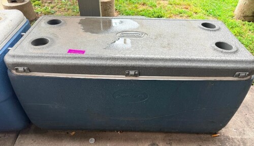 COLEMAN 70 QT PLASTIC COOLER.