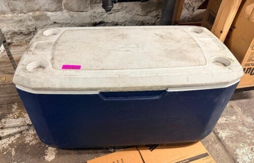 COLEMAN 60 QT PLASTIC COOLER.