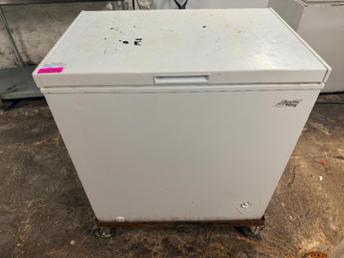 ARCTIC KING 30" CHEST FREEZER.