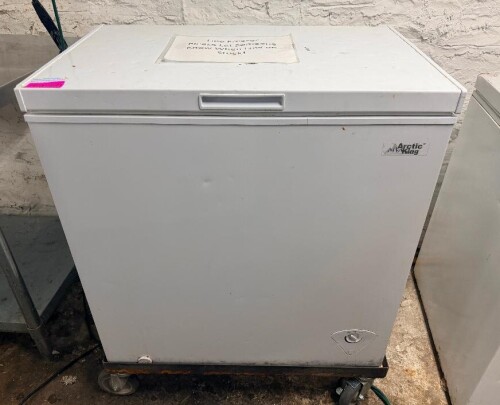 ARCTIC KING 30" CHEST FREEZER.