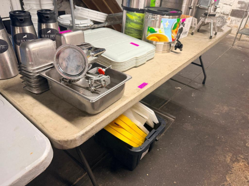 8' FOLDING BANQUET TABLE. ( CONTENTS ARE NOT INCLUDED. )