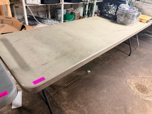 8' FOLDING BANQUET TABLE. ( CONTENTS ARE NOT INCLUDED. )