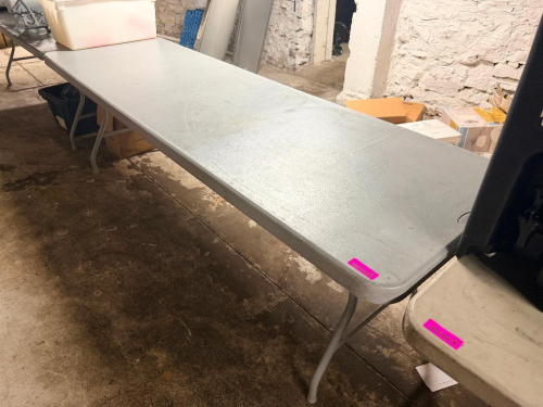 8' FOLDING BANQUET TABLE. ( CONTENTS ARE NOT INCLUDED. )