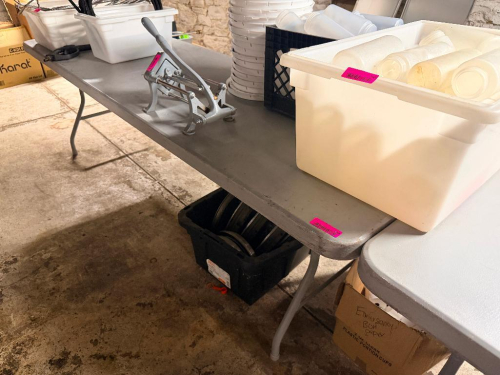8' FOLDING BANQUET TABLE. ( CONTENTS ARE NOT INCLUDED. )