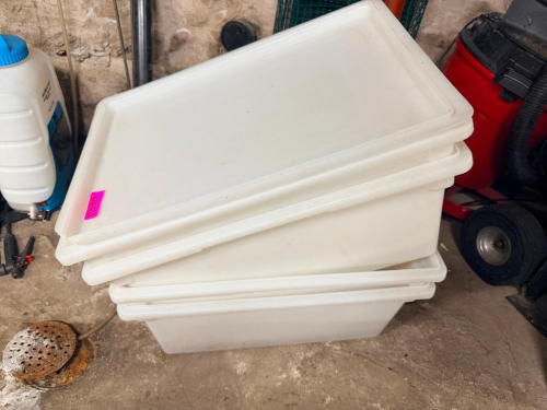 (4) 5 GALLON PLASTIC CONTAINERS W/ (1) LID