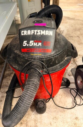 CRAFTSMAN 12 GALLON WET DRY SHOP VAC.