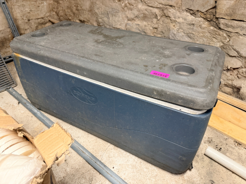 COLEMAN 70 QT BLUE PLASTIC COOLER.