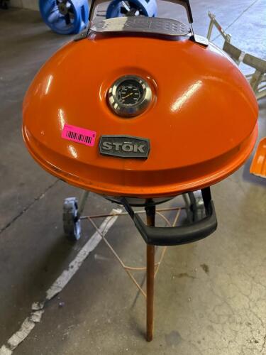 (1) ORANGE PORTABLE KETTLE-STYLE CHARCOAL GRILL WITH LID