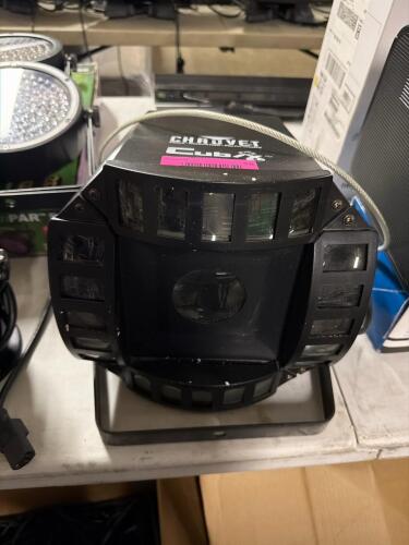 (1) CHAUVET CUBIX 2.0 LED EFFECT LIGHT