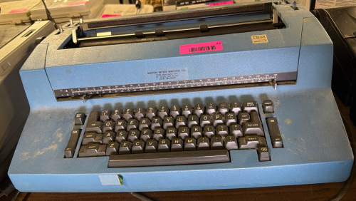 (1) IBM ELECTRONIC TYPEWRITER