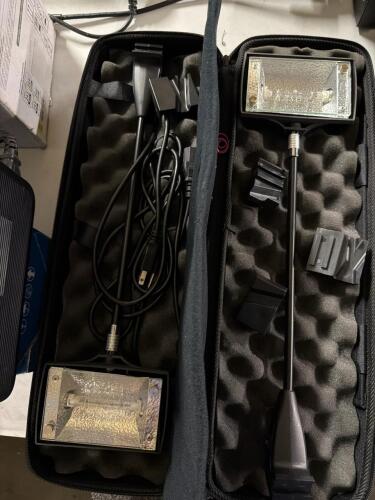 (2) HALOGEN LIGHT FIXTURES WITH CARRYING CASE