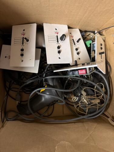(1) ASSORTED LOT OF AUDIO/AV EQUIPMENT AND CABLES