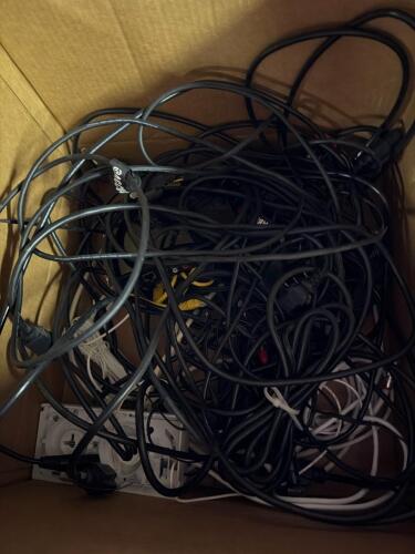 (1) ASSORTED LOT OF AUDIO/VISUAL CABLES