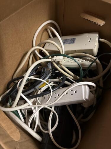 (1) ASSORTED LOT OF EXTENSION CORDS AND OTHER WIRES