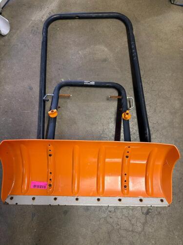 (1) WORX SNOW PUSHER