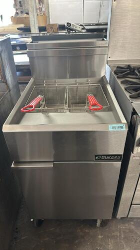 (1) COMMERCIAL DEEP FRYER