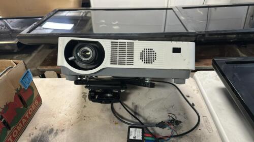 (1) MULTIMEDIA PROJECTOR