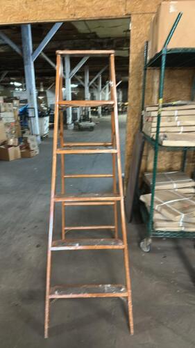 (1) WOOD STEP LADDER
