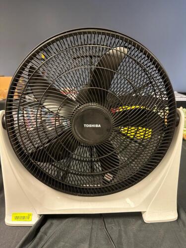 (1) TOSHIBA FLOOR FAN