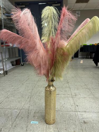 (1) DECORATIVE PAMPAS GRASS ARRANGEMENT IN GOLD VASE