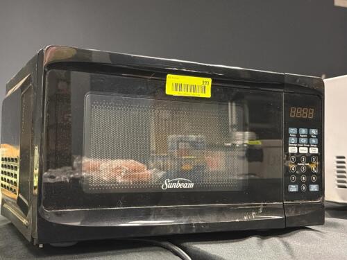 (1) SUNBEAM BLACK COUNTERTOP MICROWAVE OVEN