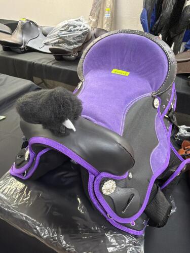 (1) PURPLE AND BLACK SYNTHETIC HORSE SADDLE
