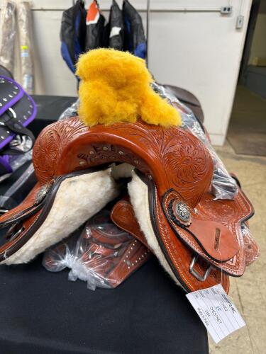 (1) CHESTNUT WESTERN HORSE SADDLE