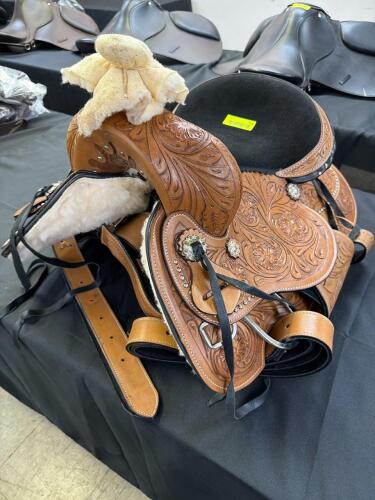 (1) WESTERN HORSE SADDLE