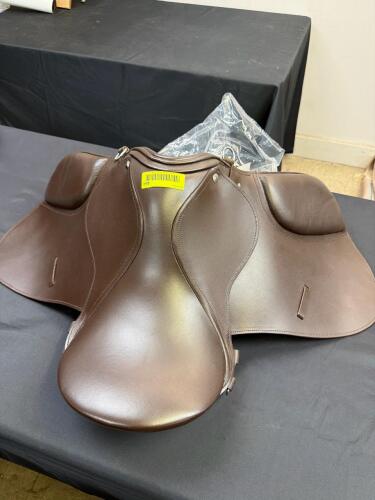 (1) BROWN ENGLISH HORSE SADDLE