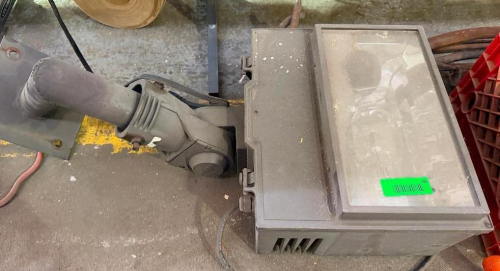 LARGE OUTDOOR DOWN LIGHT SPOT FIXTURE.