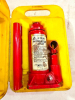 4 TON HYDRAULIC BOTTLE JACK W/ CASE.