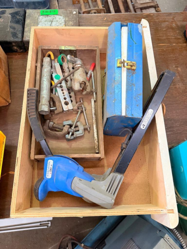 (1) BOX OF ASSORTED HAND TOOLS.